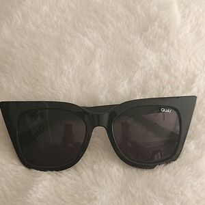 Quay Harper 1212 Sunglasses Black Cat Eye. Shiny Black. Retro Sunnies